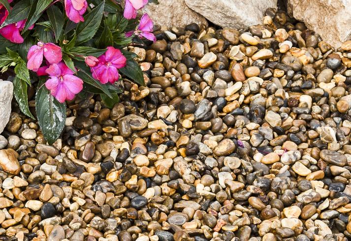 Graphite Grey Slate Chippings 40mm - Decorative Aggregates